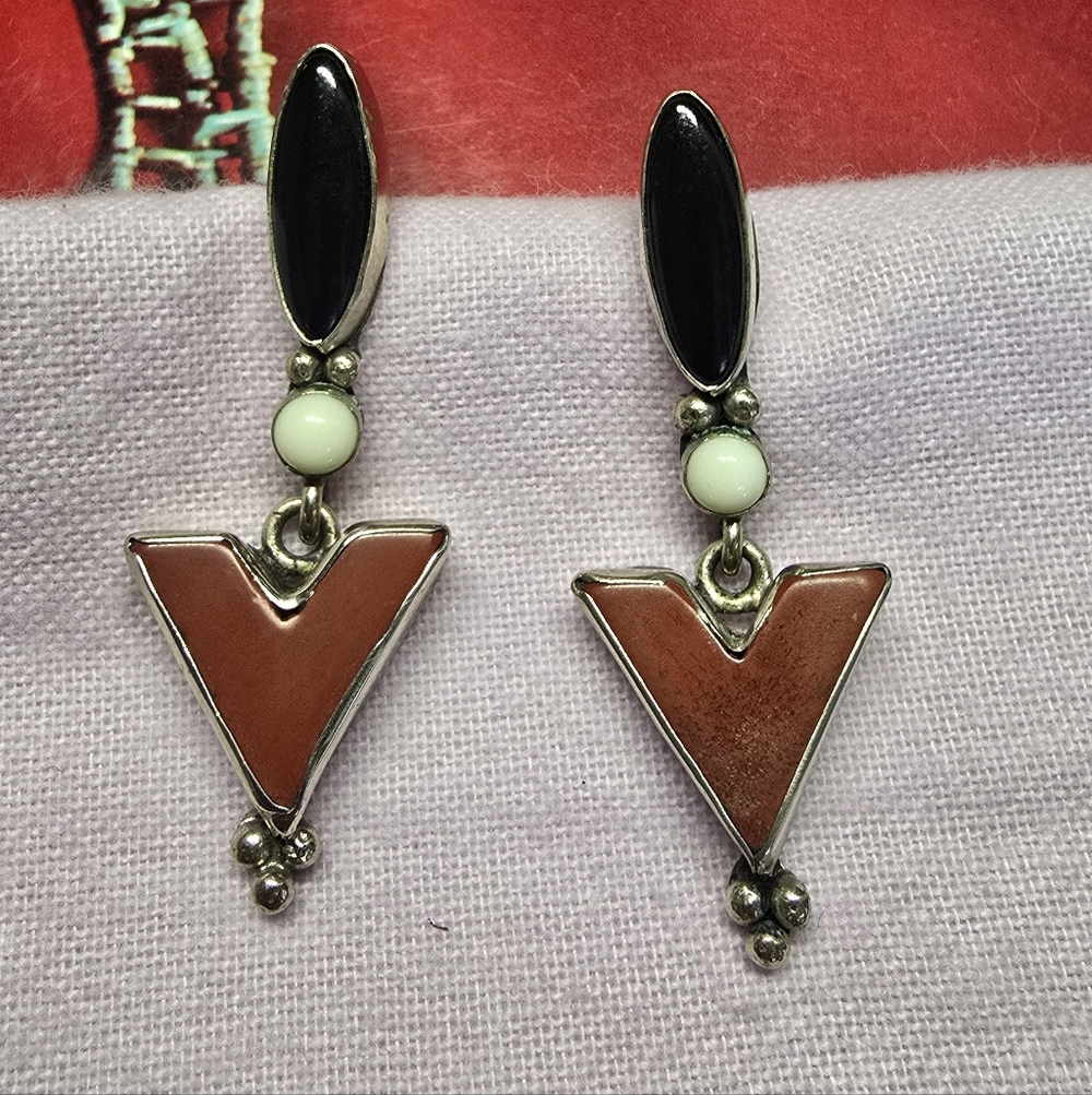 Zuni Vintage Sterling Silver Inlay Coral And Black Onyx Post Earrings